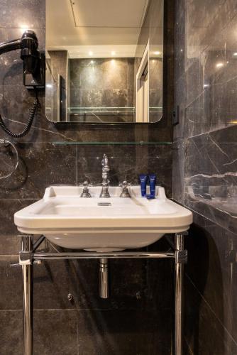 Modern studio for 4 people - Arc de Triomphe