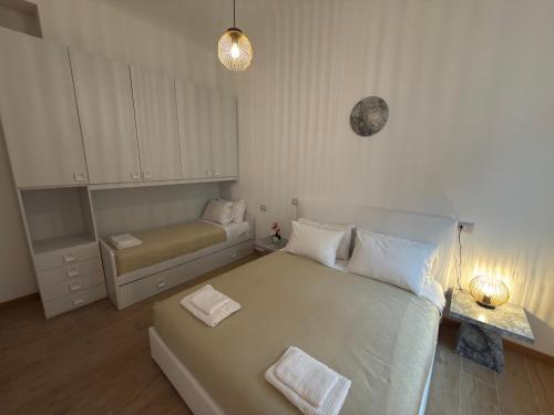 Rin Collection - 2BR 2BA Apt - 5 min walk to Metro & Train