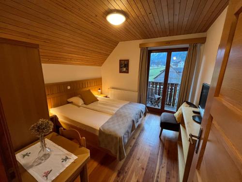 Llit o llits en una habitació de Govc-Vršnik