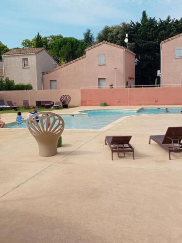 Maisonnette toute équipée au milieu des vignes
