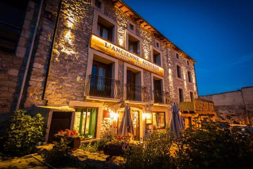 Gallery image of Hôtel Restaurant L'ancienne Auberge in Bolquere Pyrenees 2000