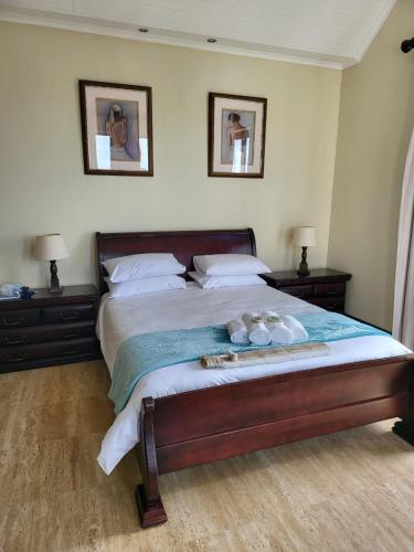 a bed with two teddy bears on it in a bedroom at Iconic Villa in Arniston in Arniston