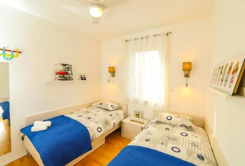 2bedroom apt, quiet neighbourhood, 300m from Beach, Apt Laura