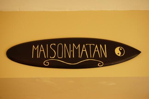 Sijil, anugerah, tanda atau dokumen lain yang dipamerkan di Maison Matan