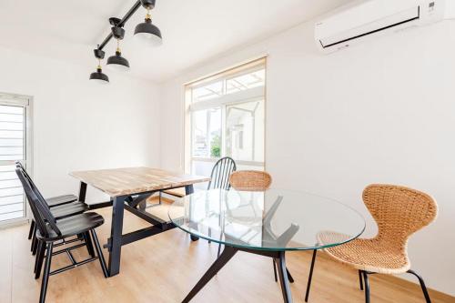 a dining room with a glass table and chairs at Itoshima Private Villa 4LDK 4-Bedroom in Itoshima
