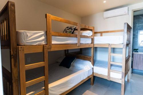 Llit o llits en una habitació de Oceanview Greco Loft