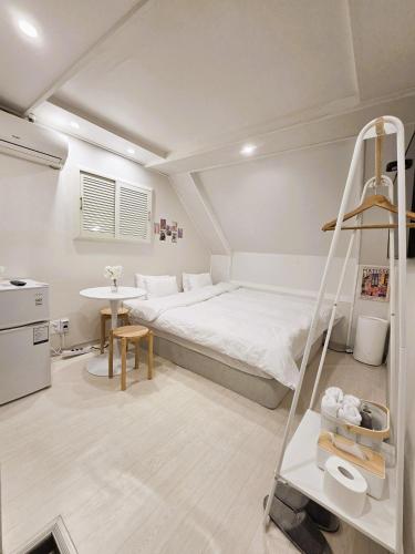 a bedroom with a bed with a ladder in it at Bom Stay in Seoul