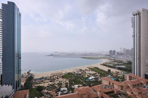 JBR 2BR with Iconic Palm Views Sadaf 6 Luxury