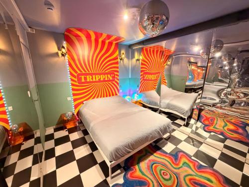 a bedroom with a bed and a checkered floor at Capsule illusion - Switch 2 - Mons Centre in Mons