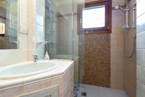 a bathroom with a sink and a shower at Villa Bella by Garda FeWo in Manerba del Garda