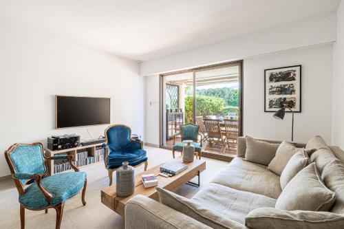 LE PARADIS avec deux terrasses équipées et piscine
