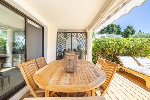 LE PARADIS avec deux terrasses équipées et piscine