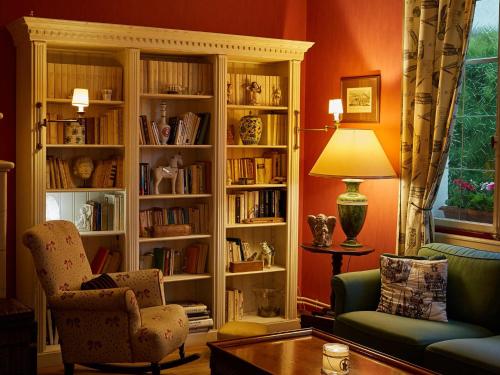 a living room with a book shelf filled with books at Les Prés D'ondine in Sélestat