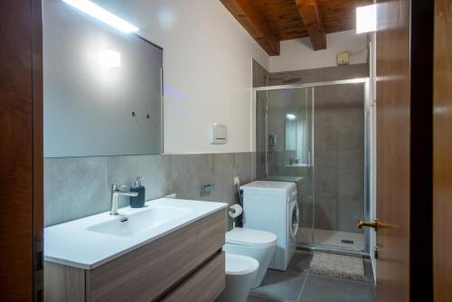 a bathroom with a sink and a toilet at la promenade in Vicenza