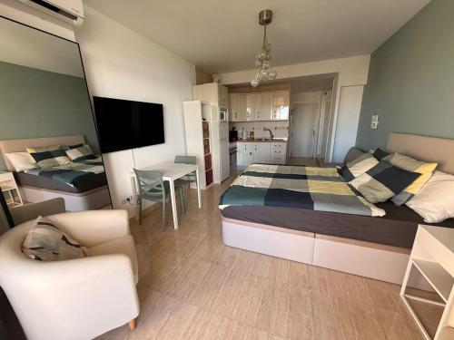 Castillo Santa Clara beach front studio