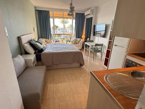Castillo Santa Clara beach front studio
