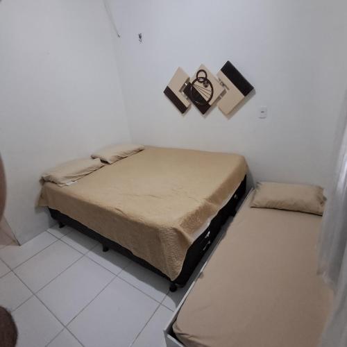 a small bedroom with a bed and a mattressvisor at Conforto e Lazer! Casa com Piscina e 3 Quartos in Palmas