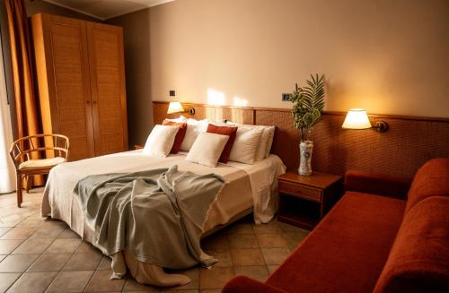 a hotel room with a bed and a couch at Hotel Sirio in Lampedusa