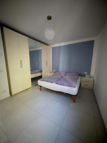 a bedroom with a bed and a blue wall at Casa Sole in Cannobio