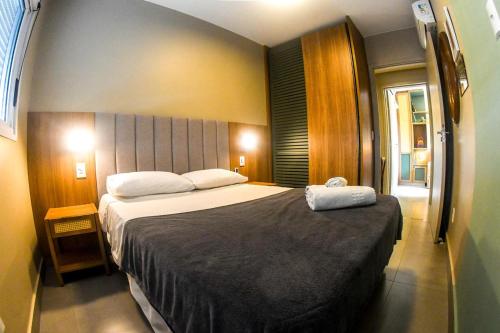 a bedroom with a large bed with two white pillows at Apê catedral centro in Goiânia