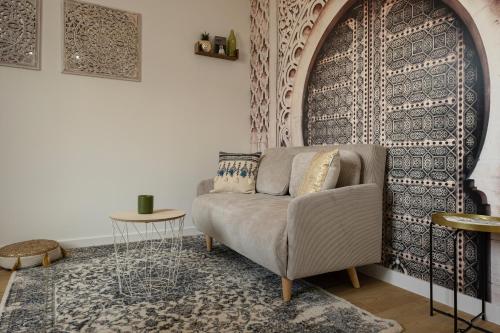 a living room with a couch and a rug at 304 Chanzy - T1 Spacieux - Gare & Centre - Wifi in Le Mans