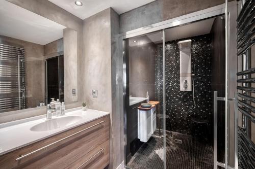 Chalet Fraidieu by Les Etincelles