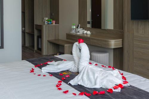a swan decoration on a bed in a hotel room at NaCo Hotel in Lao Cai