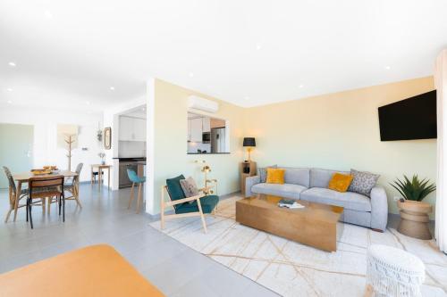 Boutique Living - Rooftop Pool & Sea Views