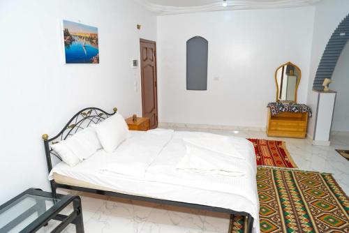 Aisha Guest House And Restaurant