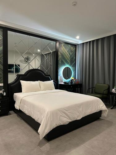 a bedroom with a large bed with a large window at Nhật Tân Hotel Vĩnh Ngọc II- Đông Anh in Dong Anh