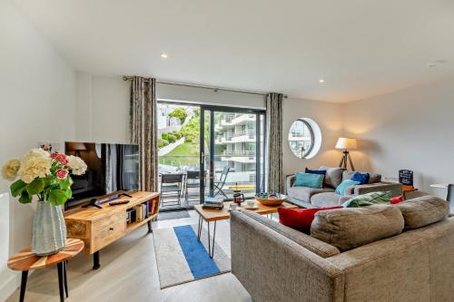 a living room with a couch and a tv at 2 Bed in Woolacombe oc-m29811 in Woolacombe