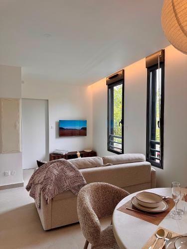 a living room with a couch and a table at Ambre du lagon in Saint-Pierre