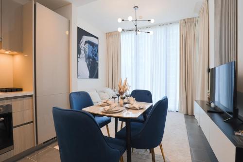 Stylish & Chic 1BR - The Crest at Sobha Hartland