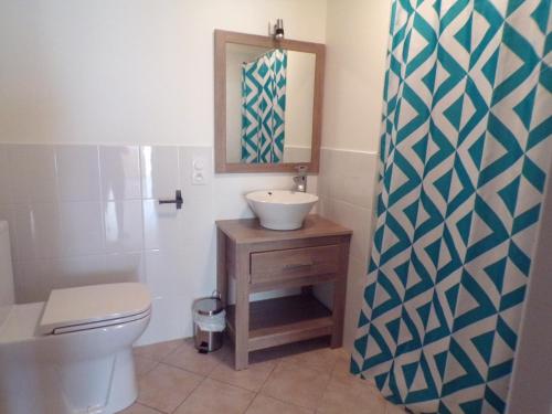 a bathroom with a sink and a toilet at La Grange in Dieulivol