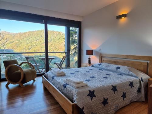 a bedroom with a bed and a large window at Pousada RIO CALDO in Rio Caldo