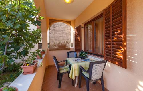 Un patio o zona al aire libre en Apartment Davor & Davorka