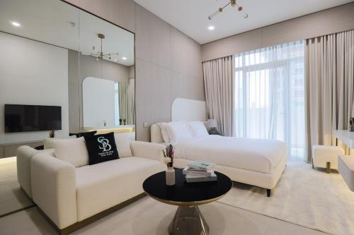 Gracious Studio in Pearl House by Imtiaz