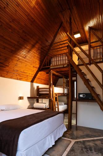 a bedroom with two bunk beds and a wooden ceiling at Tekoha Eco Hotel in Bonito