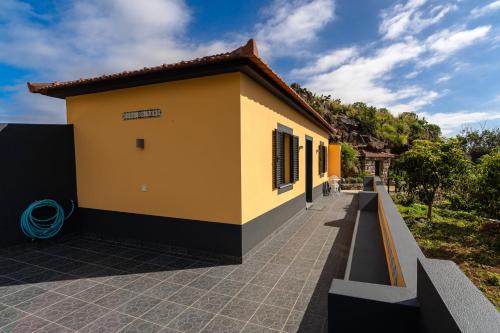 a yellow and black building with a pathway at GuestReady - Casa do Feno in Santa Cruz