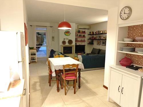 a kitchen and dining room with a table and chairs at Villa Buras in Skinária