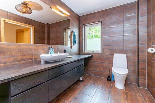 a bathroom with a sink and a toilet at VGO824-Boras-Nabbagatan-38 in Borås