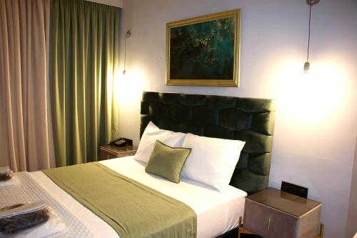 VIP Suite 107 - Castle De Paris