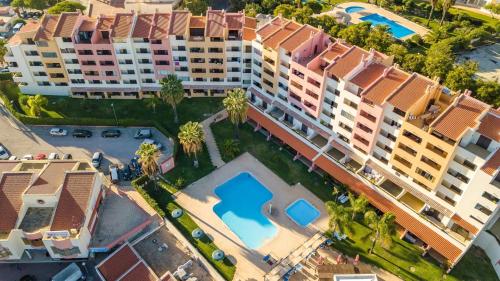 Albufeira Apartment, Pool and Sea view