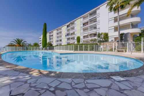 2-Br Sea-View Apartment Residence with Swimming Pool Cannes