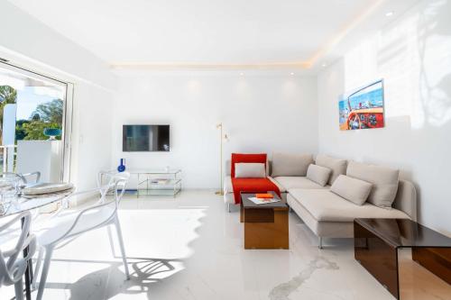 2-Br Sea-View Apartment Residence with Swimming Pool Cannes