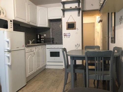 Studio cabine avec terrasse pour 4 à Pyrénées 2000 - FR-1-592-43