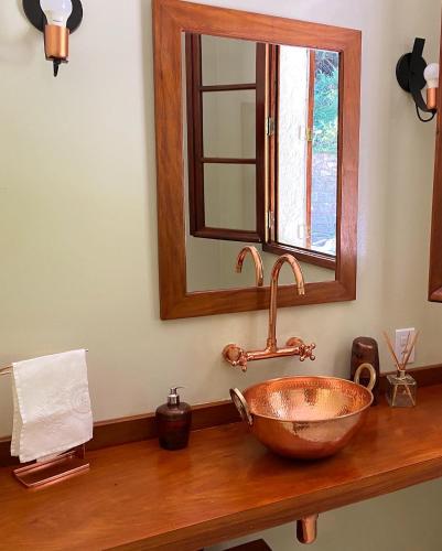 a bathroom with a copper sink and a mirror at Casa Vale da Serra - Petrópolis in Petrópolis