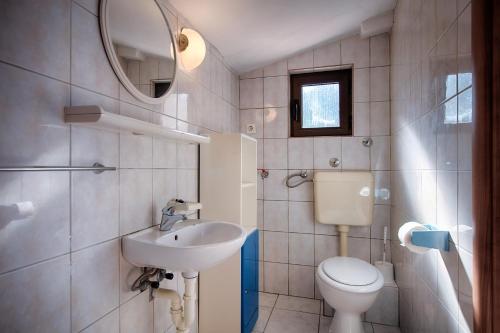 Koupelna v ubytování Apartments Ana