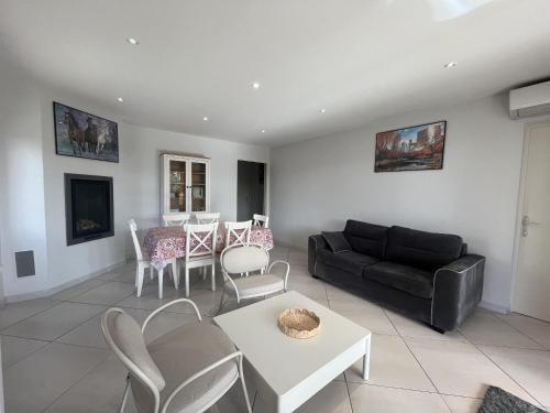 Rez de chaussee de maison, direct plage, grand T4