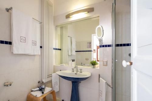a bathroom with a sink and a mirror at Palazzo De Giorgi B&B in Lecce